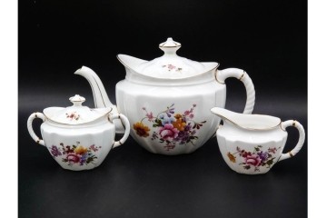 イギリス　ROYAL CROWN DERBY(ロイヤルクラウンダービー)　ポジー　花束文様が愛らしいティーポット・シュガーポット・クリーマーセット　(R-085301)