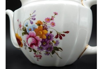 イギリス　ROYAL CROWN DERBY(ロイヤルクラウンダービー)　ポジー　花束文様が愛らしいティーポット・シュガーポット・クリーマーセット　(R-085301)