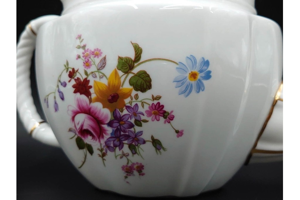 イギリス　ROYAL CROWN DERBY(ロイヤルクラウンダービー)　ポジー　花束文様が愛らしいティーポット・シュガーポット・クリーマーセット　(R-085301)