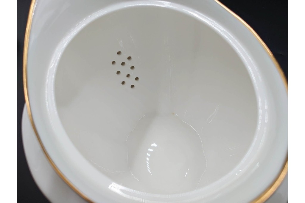 イギリス　ROYAL CROWN DERBY(ロイヤルクラウンダービー)　ポジー　花束文様が愛らしいティーポット・シュガーポット・クリーマーセット　(R-085301)