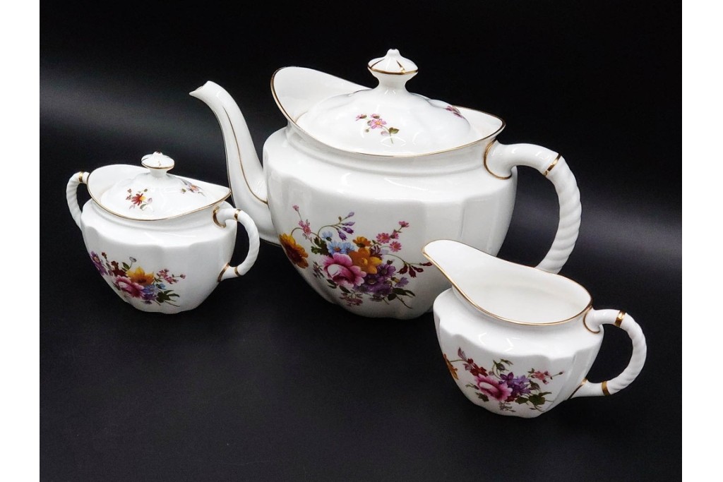 イギリス　ROYAL CROWN DERBY(ロイヤルクラウンダービー)　ポジー　花束文様が愛らしいティーポット・シュガーポット・クリーマーセット　(R-085301)