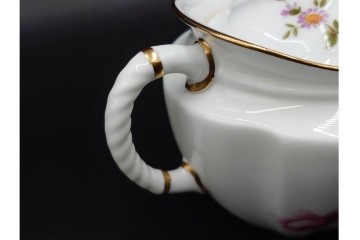 イギリス　ROYAL CROWN DERBY(ロイヤルクラウンダービー)　ポジー　花束文様が愛らしいティーポット・シュガーポット・クリーマーセット　(R-085301)