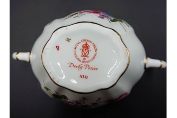 イギリス　ROYAL CROWN DERBY(ロイヤルクラウンダービー)　ポジー　花束文様が愛らしいティーポット・シュガーポット・クリーマーセット　(R-085301)