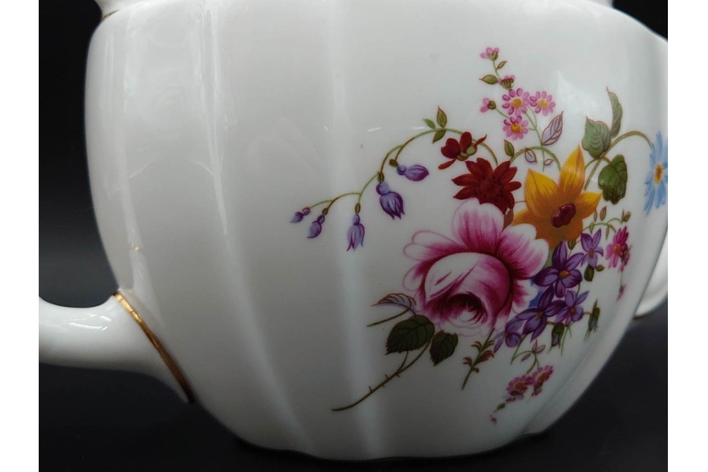 イギリス　ROYAL CROWN DERBY(ロイヤルクラウンダービー)　ポジー　花束文様が愛らしいティーポット・シュガーポット・クリーマーセット　(R-085301)