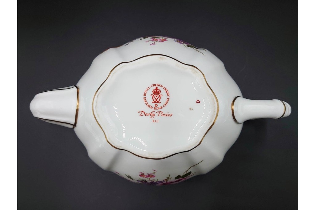 イギリス　ROYAL CROWN DERBY(ロイヤルクラウンダービー)　ポジー　花束文様が愛らしいティーポット・シュガーポット・クリーマーセット　(R-085301)