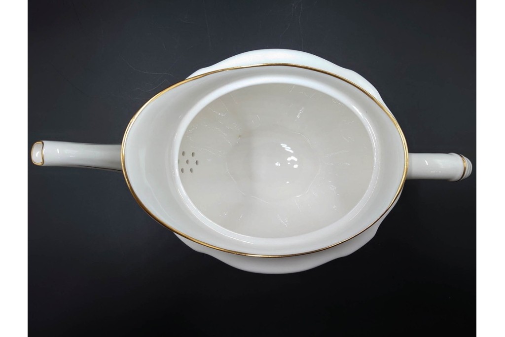 イギリス　ROYAL CROWN DERBY(ロイヤルクラウンダービー)　ポジー　花束文様が愛らしいティーポット・シュガーポット・クリーマーセット　(R-085301)