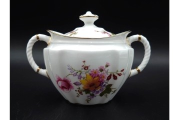 イギリス　ROYAL CROWN DERBY(ロイヤルクラウンダービー)　ポジー　花束文様が愛らしいティーポット・シュガーポット・クリーマーセット　(R-085301)