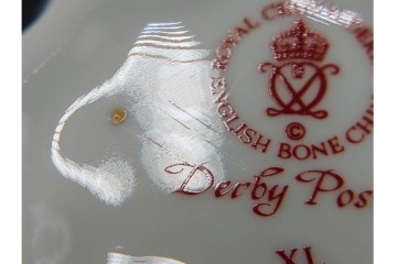 イギリス　ROYAL CROWN DERBY(ロイヤルクラウンダービー)　ポジー　花束文様が愛らしいティーポット・シュガーポット・クリーマーセット　(R-085301)