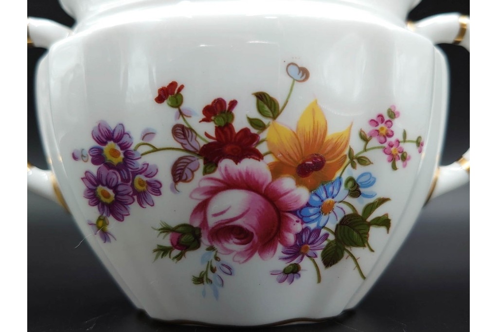 イギリス　ROYAL CROWN DERBY(ロイヤルクラウンダービー)　ポジー　花束文様が愛らしいティーポット・シュガーポット・クリーマーセット　(R-085301)