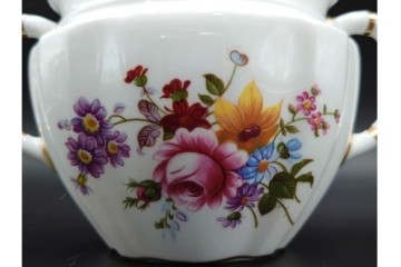 イギリス　ROYAL CROWN DERBY(ロイヤルクラウンダービー)　ポジー　花束文様が愛らしいティーポット・シュガーポット・クリーマーセット　(R-085301)