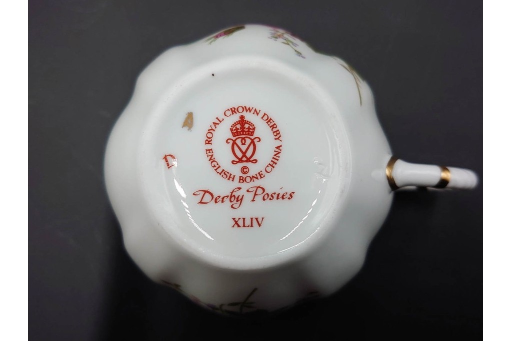 イギリス　ROYAL CROWN DERBY(ロイヤルクラウンダービー)　ポジー　花束文様が愛らしいトリオ2客セット　(R-085302)
