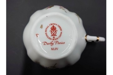 イギリス　ROYAL CROWN DERBY(ロイヤルクラウンダービー)　ポジー　花束文様が愛らしいトリオ2客セット　(R-085302)