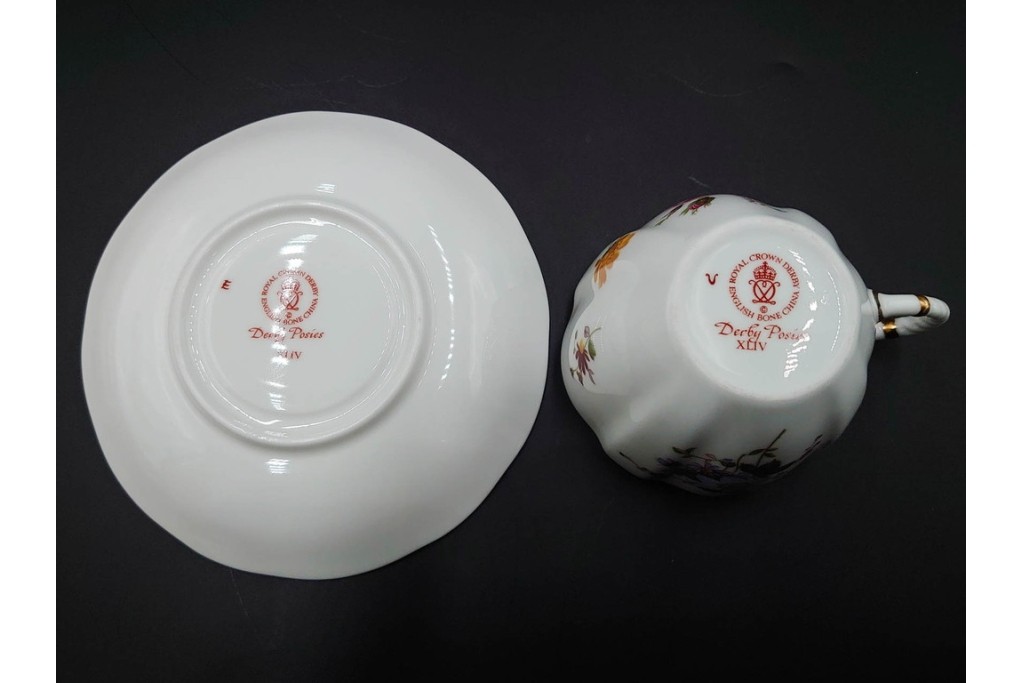 イギリス　ROYAL CROWN DERBY(ロイヤルクラウンダービー)　ポジー　花束文様が愛らしいトリオ2客セット　(R-085302)