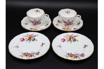 イギリス　ROYAL CROWN DERBY(ロイヤルクラウンダービー)　ポジー　花束文様が愛らしいトリオ2客セット　(R-085302)