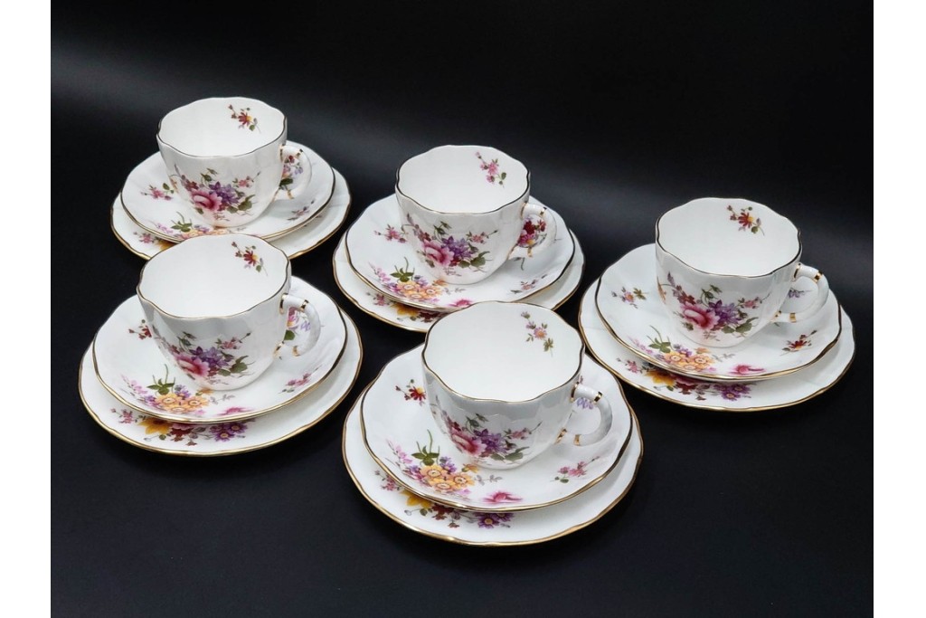 イギリス　ROYAL CROWN DERBY(ロイヤルクラウンダービー)　ポジー　花束文様が愛らしいトリオ5客セット　(R-085303)