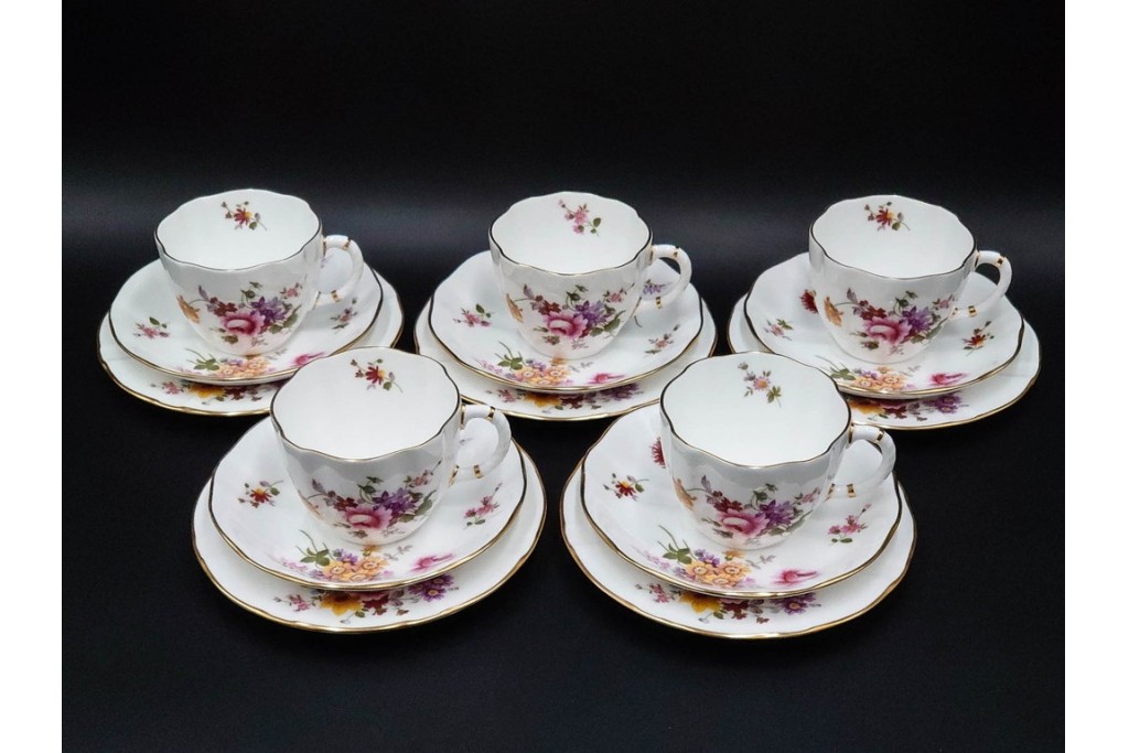 イギリス　ROYAL CROWN DERBY(ロイヤルクラウンダービー)　ポジー　花束文様が愛らしいトリオ5客セット　(R-085303)