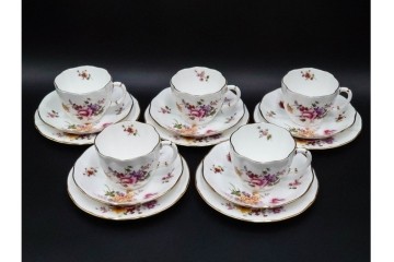 イギリス　ROYAL CROWN DERBY(ロイヤルクラウンダービー)　ポジー　花束文様が愛らしいトリオ5客セット　(R-085303)