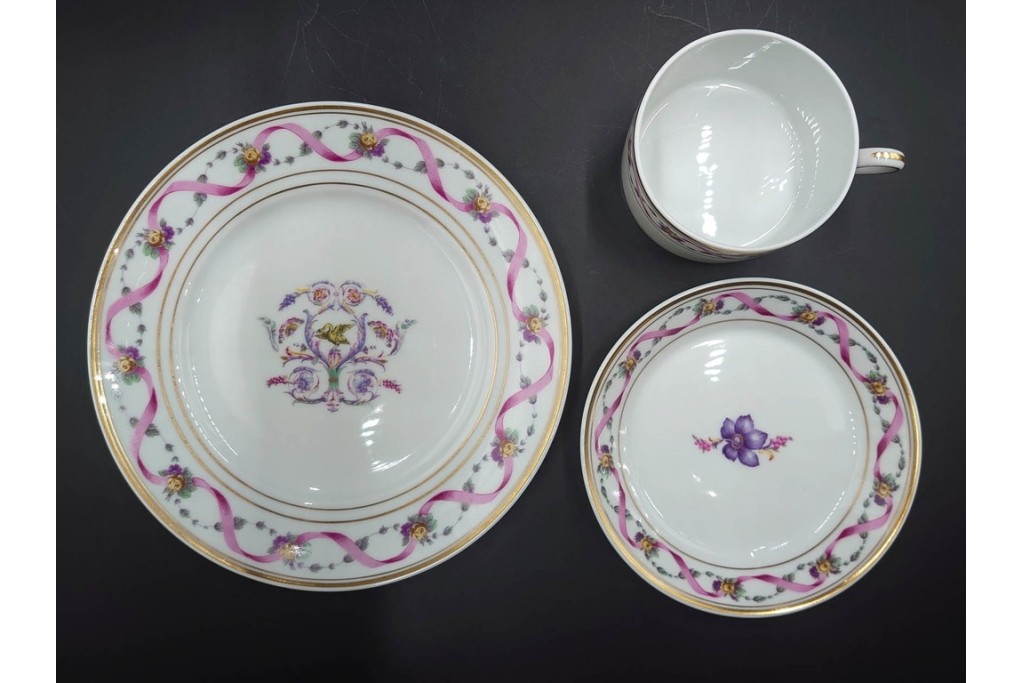 イタリア　Richard Ginori(リチャードジノリ)　インペロジュリエッタ　ピンクリボンと小花柄が可憐なトリオ4客セット　(R-085304)