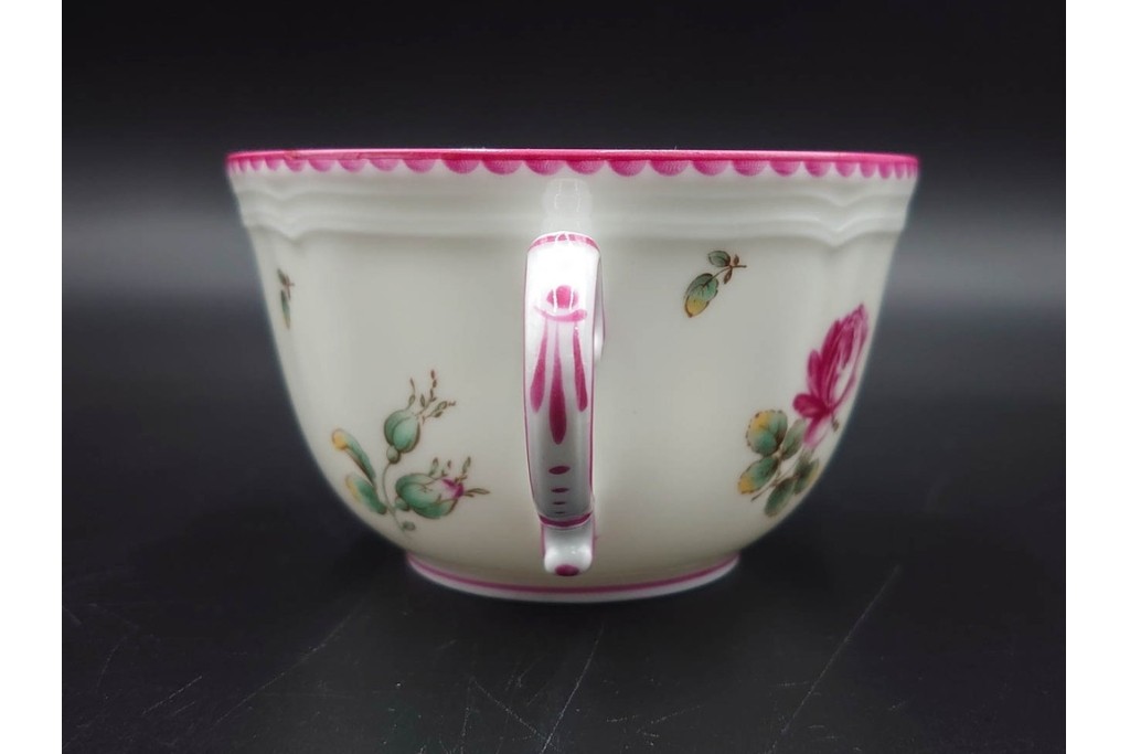 イタリア　Richard Ginori(リチャードジノリ)　アンティックローズ　可憐なバラが散りばめられたトリオ3客セット　(R-085306)