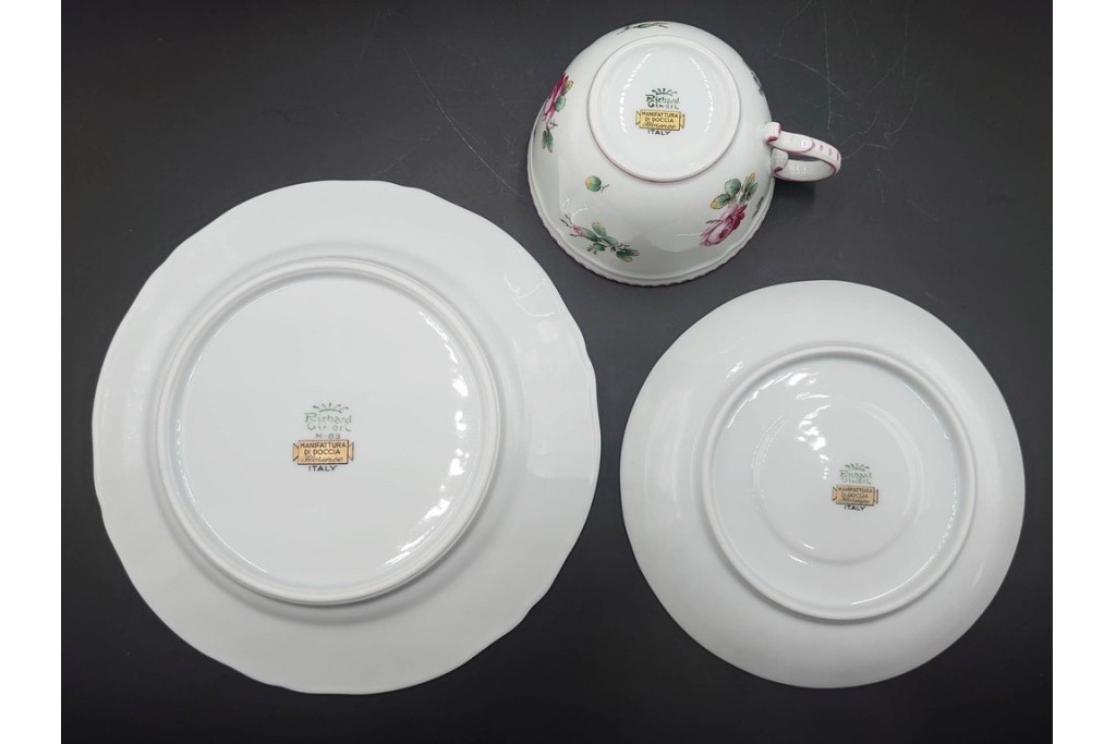 イタリア　Richard Ginori(リチャードジノリ)　アンティックローズ　可憐なバラが散りばめられたトリオ3客セット　(R-085306)