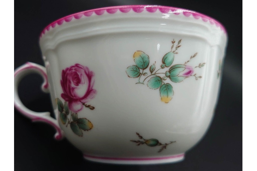 イタリア　Richard Ginori(リチャードジノリ)　アンティックローズ　可憐なバラが散りばめられたトリオ3客セット　(R-085306)