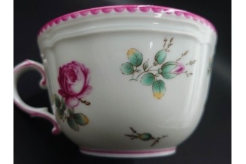 イタリア　Richard Ginori(リチャードジノリ)　アンティックローズ　可憐なバラが散りばめられたトリオ3客セット　(R-085306)