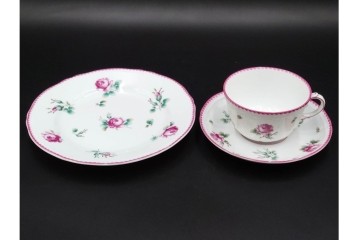 イタリア　Richard Ginori(リチャードジノリ)　アンティックローズ　可憐なバラが散りばめられたトリオ3客セット　(R-085306)