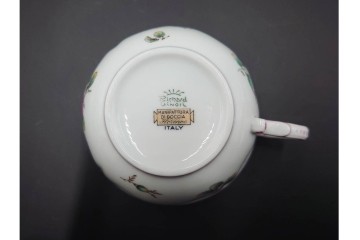 イタリア　Richard Ginori(リチャードジノリ)　アンティックローズ　可憐なバラが散りばめられたトリオ3客セット　(R-085306)