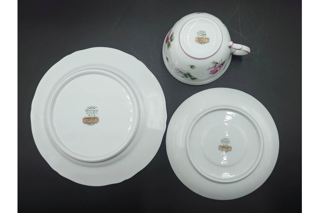 イタリア　Richard Ginori(リチャードジノリ)　アンティックローズ　可憐なバラが散りばめられたトリオ3客セット　(R-085306)