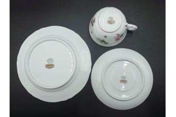 イタリア　Richard Ginori(リチャードジノリ)　アンティックローズ　可憐なバラが散りばめられたトリオ3客セット　(R-085306)