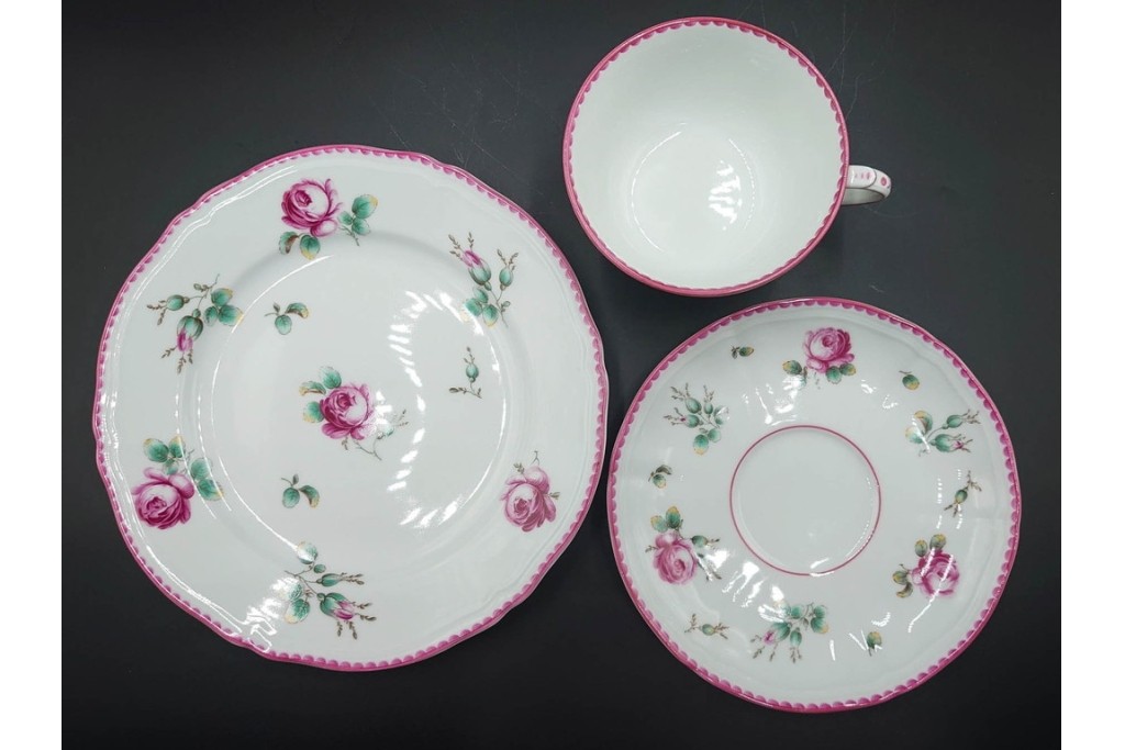 イタリア　Richard Ginori(リチャードジノリ)　アンティックローズ　可憐なバラが散りばめられたトリオ3客セット　(R-085306)