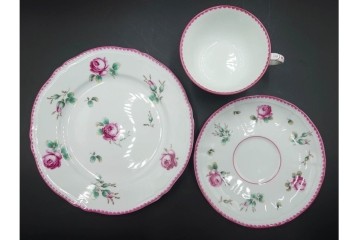 イタリア　Richard Ginori(リチャードジノリ)　アンティックローズ　可憐なバラが散りばめられたトリオ3客セット　(R-085306)