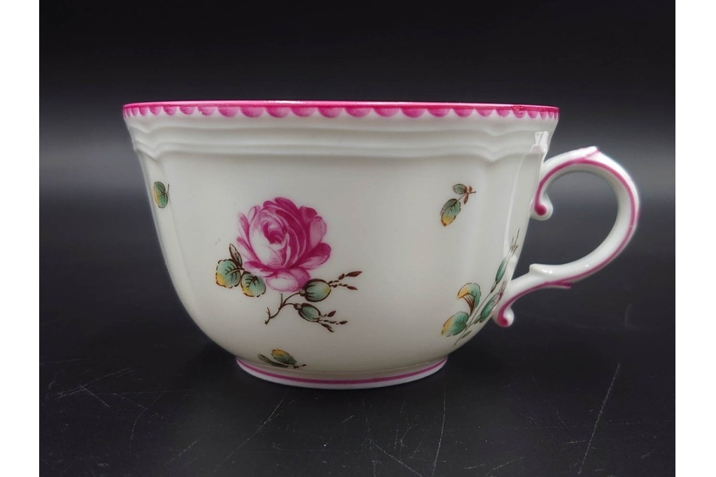 イタリア　Richard Ginori(リチャードジノリ)　アンティックローズ　可憐なバラが散りばめられたトリオ3客セット　(R-085306)