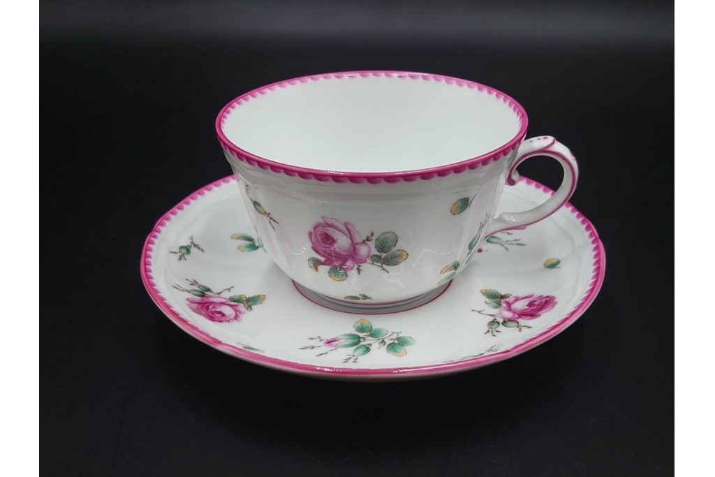 イタリア　Richard Ginori(リチャードジノリ)　アンティックローズ　可憐なバラが散りばめられたトリオ3客セット　(R-085306)