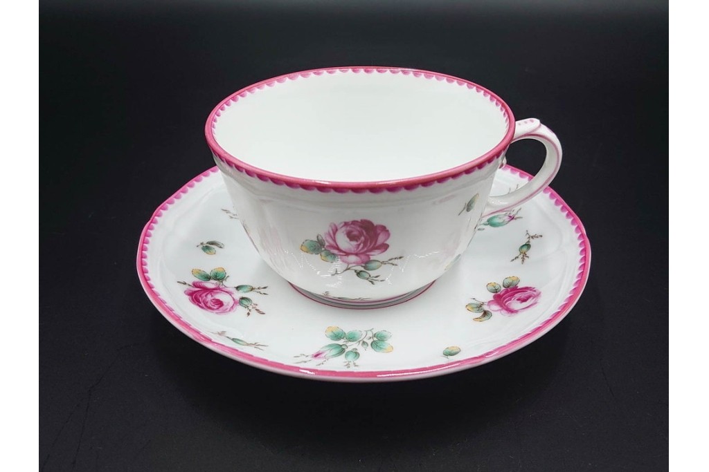 イタリア　Richard Ginori(リチャードジノリ)　アンティックローズ　可憐なバラが散りばめられたトリオ3客セット　(R-085306)