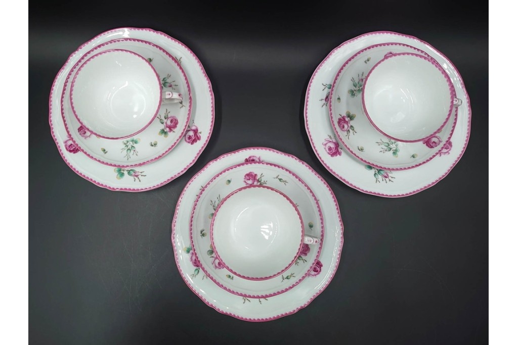 イタリア　Richard Ginori(リチャードジノリ)　アンティックローズ　可憐なバラが散りばめられたトリオ3客セット　(R-085306)