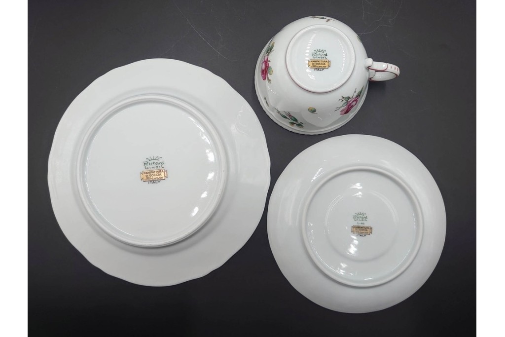 イタリア　Richard Ginori(リチャードジノリ)　アンティックローズ　可憐なバラが散りばめられたトリオ4客セット　(R-085307)