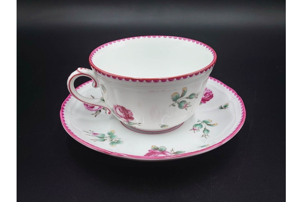 イタリア　Richard Ginori(リチャードジノリ)　アンティックローズ　可憐なバラが散りばめられたトリオ4客セット　(R-085307)