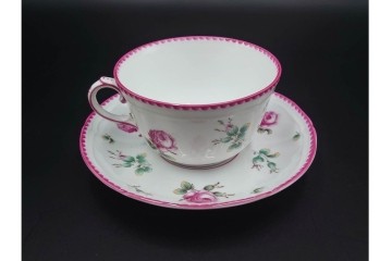 イタリア　Richard Ginori(リチャードジノリ)　アンティックローズ　可憐なバラが散りばめられたトリオ4客セット　(R-085307)