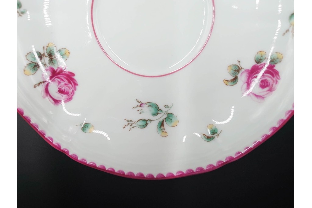 イタリア　Richard Ginori(リチャードジノリ)　アンティックローズ　可憐なバラが散りばめられたトリオ4客セット　(R-085307)