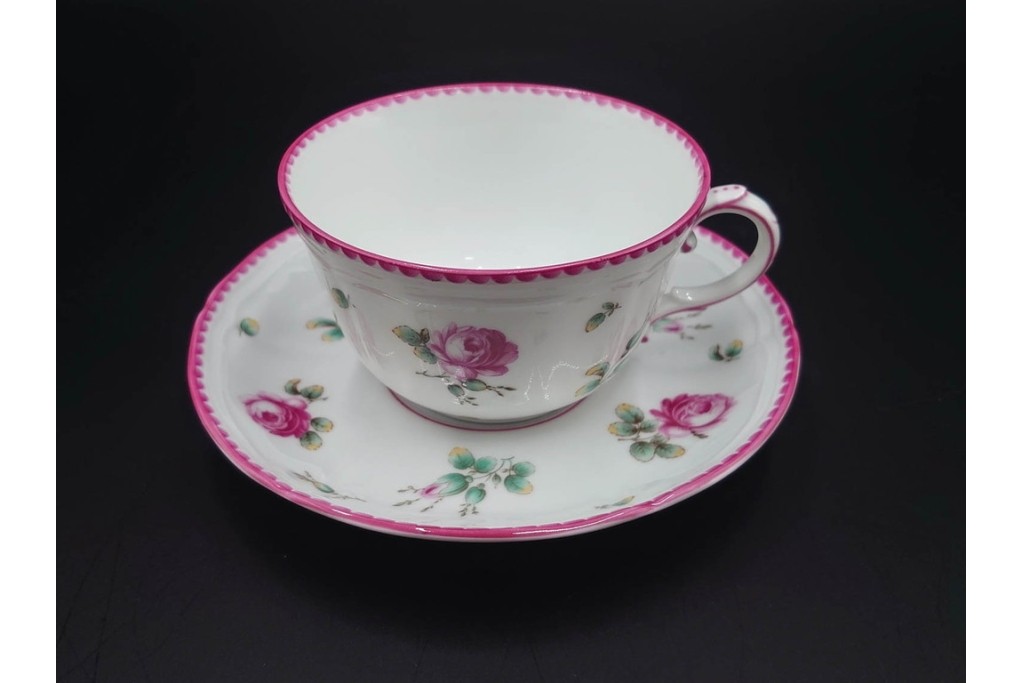 イタリア　Richard Ginori(リチャードジノリ)　アンティックローズ　可憐なバラが散りばめられたトリオ4客セット　(R-085307)