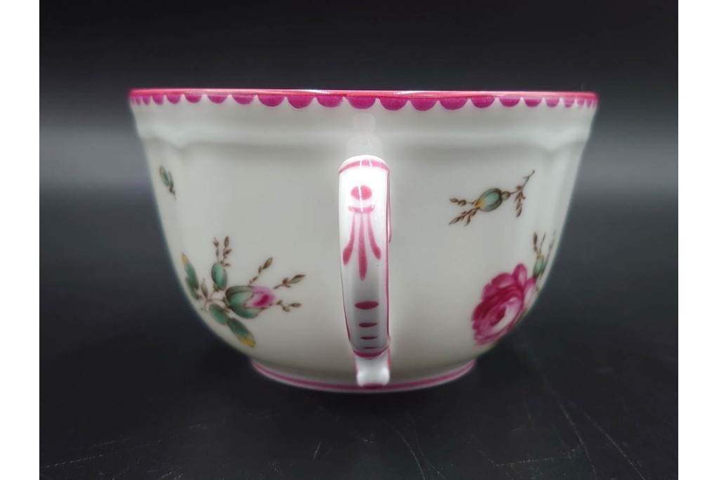 イタリア　Richard Ginori(リチャードジノリ)　アンティックローズ　可憐なバラが散りばめられたトリオ4客セット　(R-085307)