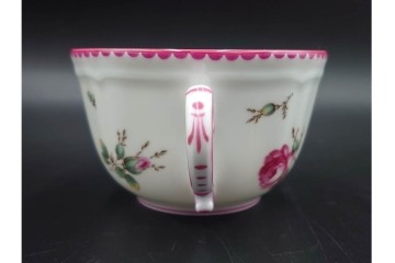 イタリア　Richard Ginori(リチャードジノリ)　アンティックローズ　可憐なバラが散りばめられたトリオ4客セット　(R-085307)