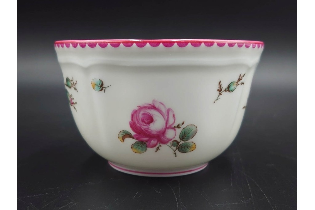 イタリア　Richard Ginori(リチャードジノリ)　アンティックローズ　可憐なバラが散りばめられたトリオ4客セット　(R-085307)