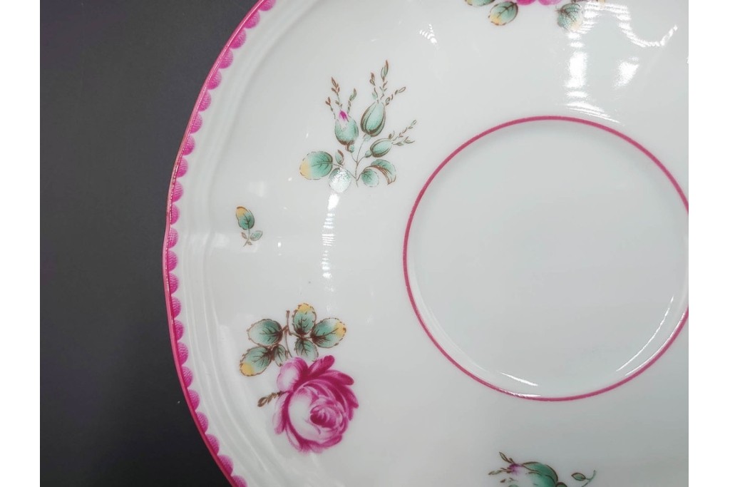 イタリア　Richard Ginori(リチャードジノリ)　アンティックローズ　可憐なバラが散りばめられたトリオ4客セット　(R-085307)