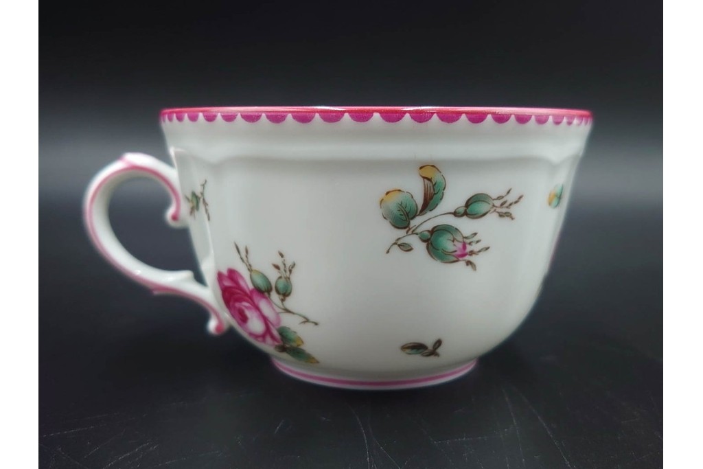 イタリア　Richard Ginori(リチャードジノリ)　アンティックローズ　可憐なバラが散りばめられたトリオ4客セット　(R-085307)