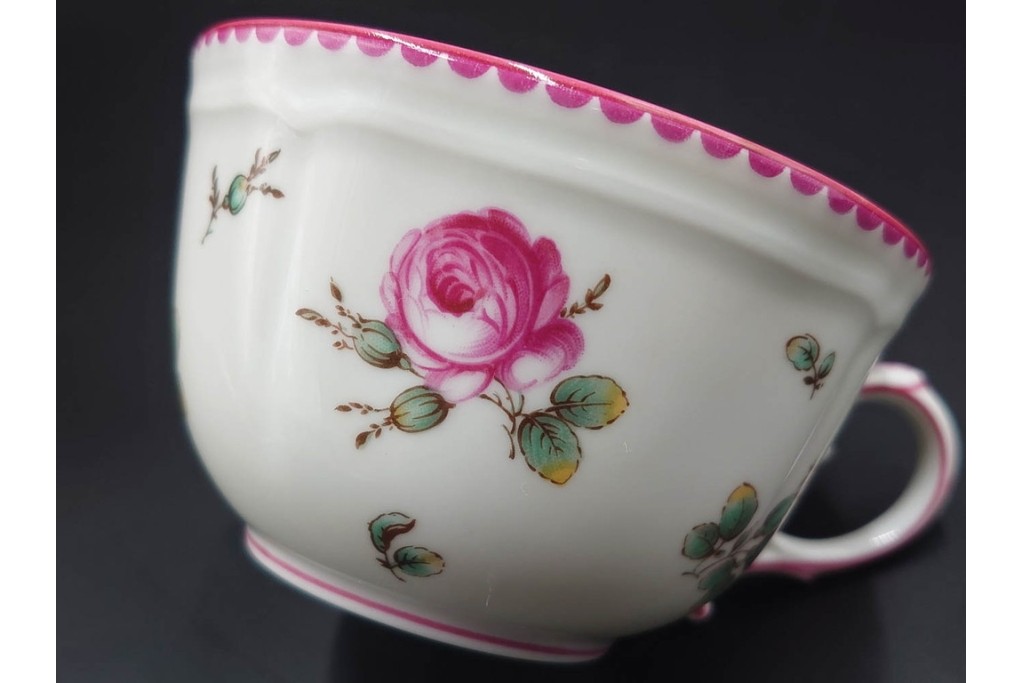 イタリア　Richard Ginori(リチャードジノリ)　アンティックローズ　可憐なバラが散りばめられたトリオ4客セット　(R-085307)