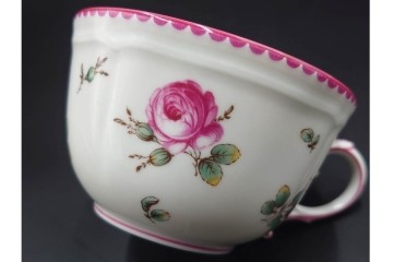 イタリア　Richard Ginori(リチャードジノリ)　アンティックローズ　可憐なバラが散りばめられたトリオ4客セット　(R-085307)