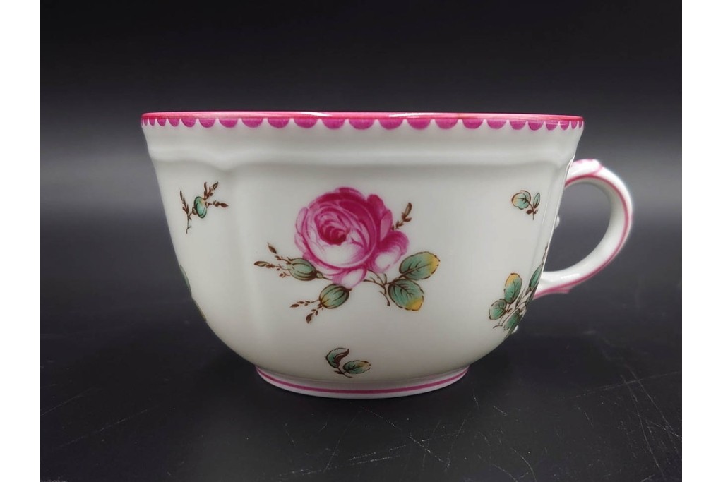 イタリア　Richard Ginori(リチャードジノリ)　アンティックローズ　可憐なバラが散りばめられたトリオ4客セット　(R-085307)