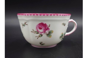 イタリア　Richard Ginori(リチャードジノリ)　アンティックローズ　可憐なバラが散りばめられたトリオ4客セット　(R-085307)